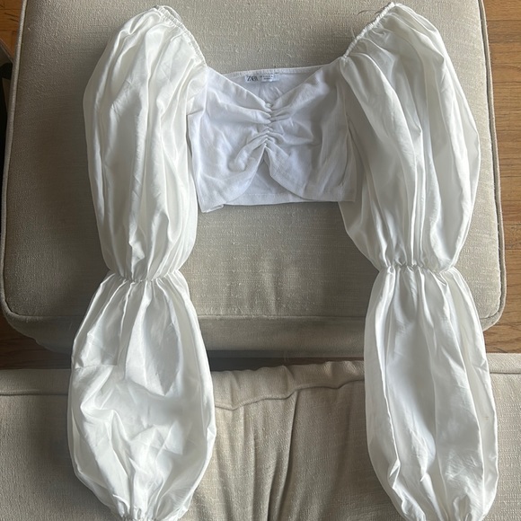 White cropped Zara shirt with oversized sleeves - Picture 1 of 4